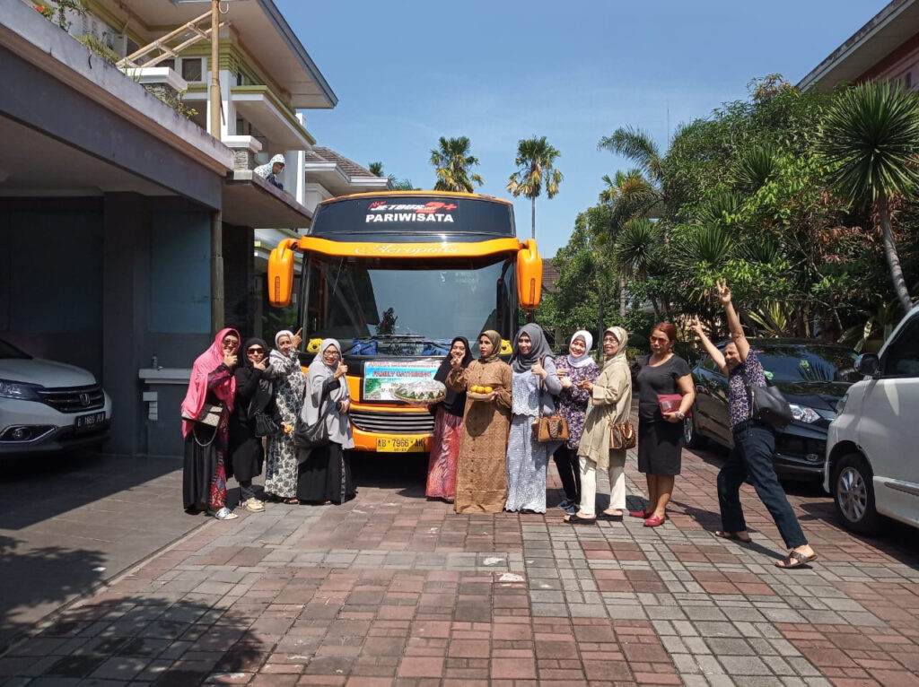 Galeri Perjalanan Acropolis Bersama Client